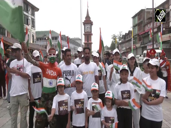 “Our Kashmir is changing” Locals in Srinagar wave Tricolour at Lal Chowk, celebrate Independence Day