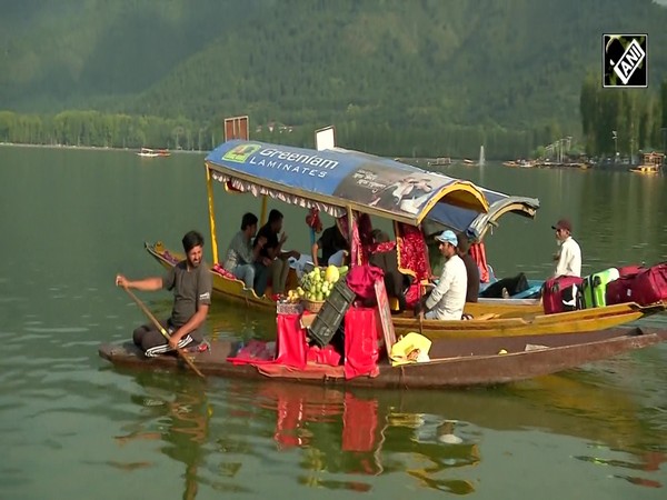 Shikara shops in Dal Lake: A cultural lineage and a sight to behold