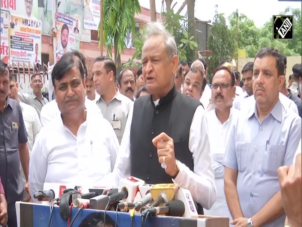Rajasthan CM Ashok Gehlot pays floral tribute to former PM Rajiv Gandhi in Jaipur