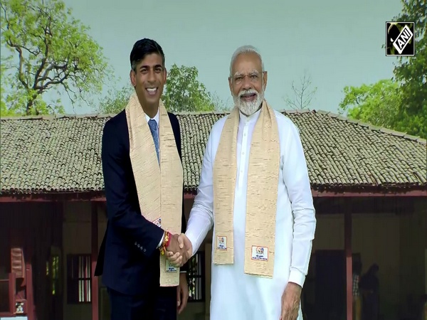 UK के PM Rishi Sunak और Italy PM Giorgia Meloni पहुंचे राजघाट, Mahatma Gandhi को दी श्रद्धांजलि