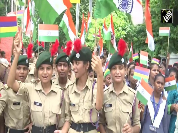 Mauritius PM Pravind Kumar Jugnauth पहुंचे Varanasi, काशी विश्वनाथ के करेंगे दर्शन