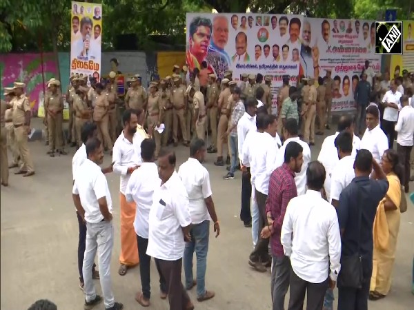 J&K: One hundred girls get married in mass marriage ceremony in Kashmir