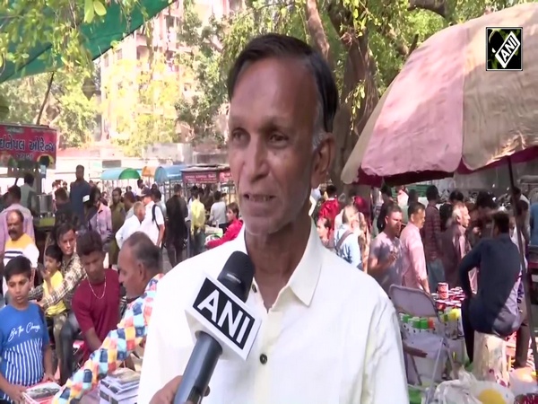 Gujarat: Ahmedabad’s Vibrant ‘Gujari Bazaar’ attracts massive crowd