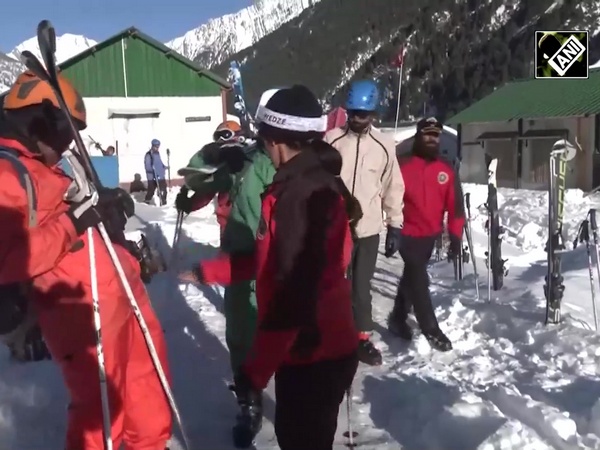 Winter Wonderland: JMM and WS takes on Sonamarg’s snowy peaks with skiing courses